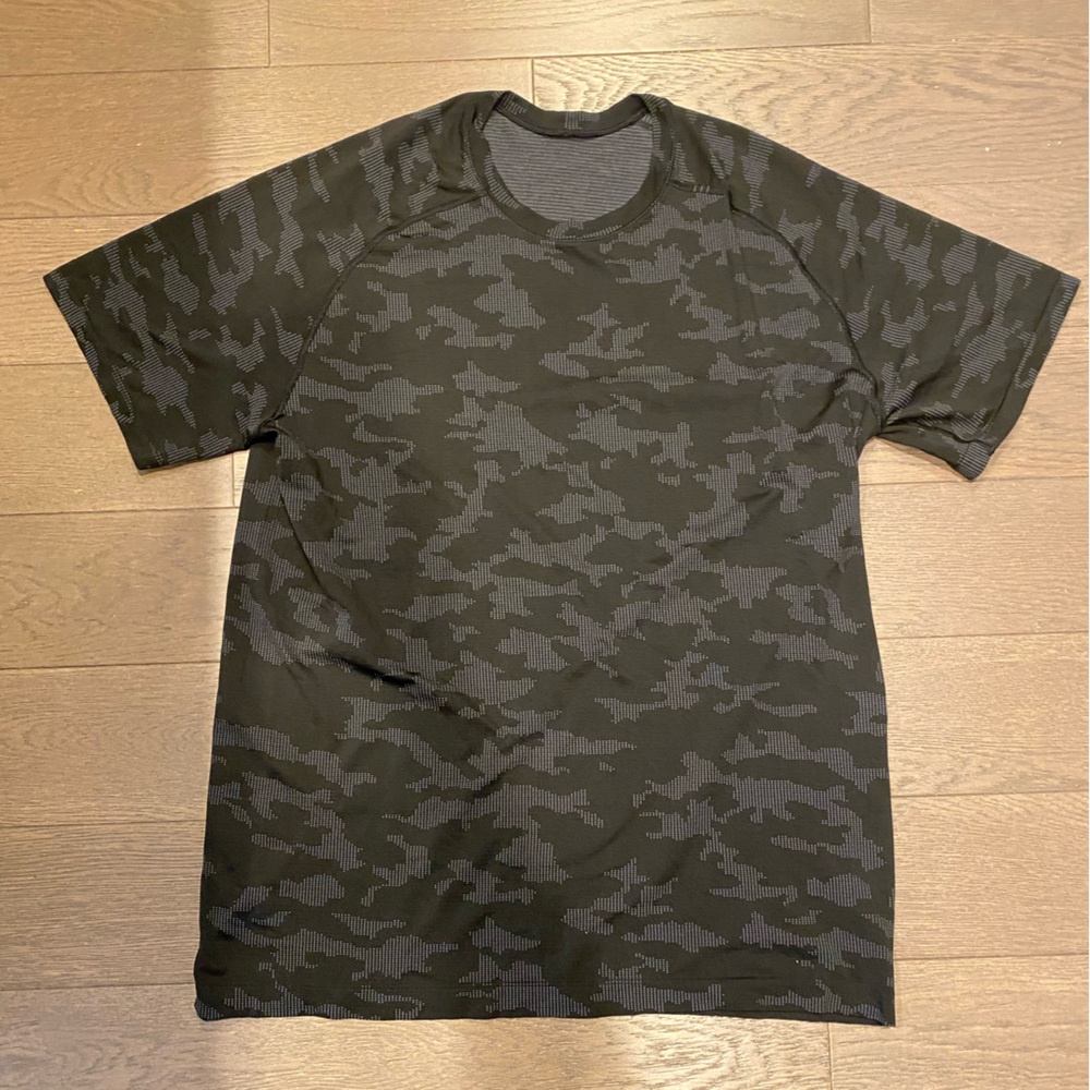 Lululemon Camo T-Shirt (sz XL)